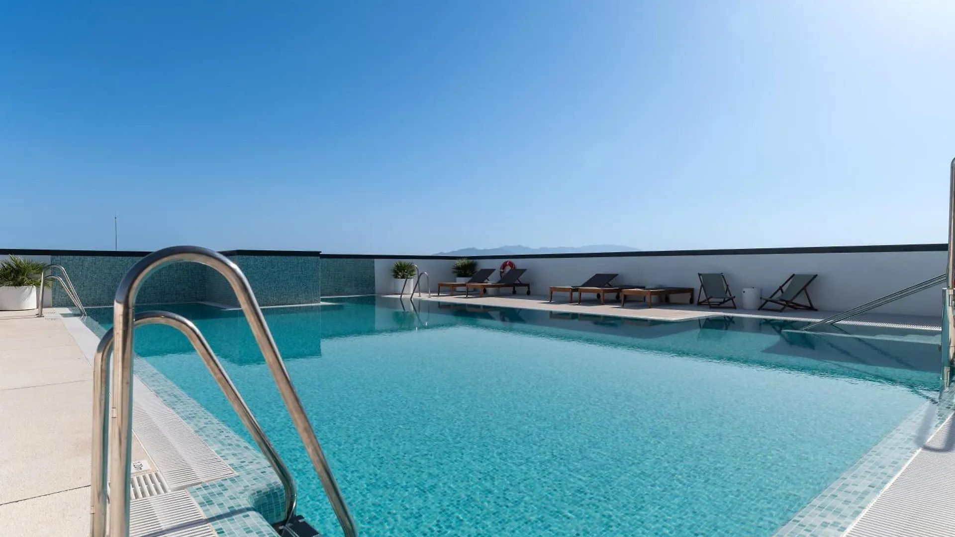 Xpce Urban 17 Malaga Skyline - Parking Free Apartment